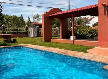 Casa de 2 habitaciones, Antón · Casa de 2 Habitaciones con Piscina y Terreno Plano en Venta en La Hincada, El Valle de Antón, Coclé