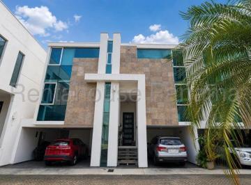 Casa de 4 habitaciones, Panamá · Venta de Casa en Altos de Golf