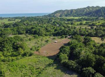 Casa de 7 habitaciones, Tonosí · Oportunidad en El Centro de Cambutal: Dos Casas en 2.8 Acres con Frente Al Río