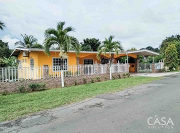 Casa de 4 habitaciones, David · Casa de 4 Habitaciones en Venta o Alquiler en Altos de Las Moras, David – Taller, Galeras