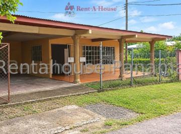 Casa de 4 habitaciones, Panamá · Casa de Dos Niveles en Venta en Chitré Ys