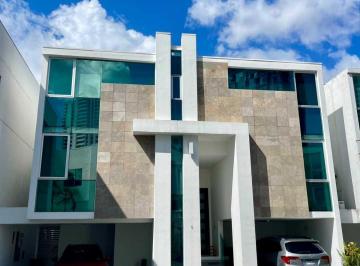 Casa · 540m² · 4 Recámaras · 3 Estacionamientos · Venta de Casa 540 m² Altos del Golf 4rec Tc