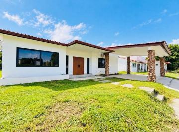 Casa · 210m² · 4 Recámaras · 2 Estacionamientos · Venta de Casa Nueva en Residencial Malibu, Gorgona