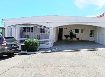 Casa · 276m² · 3 Recámaras · 2 Estacionamientos · Casa en Venta en El PH Las Lomas en Villalucre, a 2 Minutos del Metro