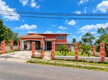 Casa · 256m² · 3 Recámaras · 2 Estacionamientos · Venta de Casa en La Chorrera, Panamá Oeste