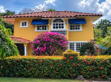 Casa · 742m² · 5 Recámaras · 4 Estacionamientos · Residencia en Venta | Coronado Club de Golf. Mz