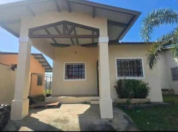 Casa · 450m² · 2 Recámaras · 1 Estacionamientos · Alquiler de Casa en La Riviera, Cercada
