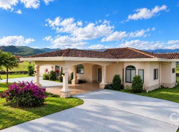 Casa en Venta de 3 habitaciones Alto Boquete · Casa de 3 Habitaciones en Venta en Boquete Canyon Village, Boquete, Chiriquí