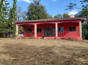 Casa de 2 habitaciones, Chitré · Casa con Amplio Terreno en Herrera Ys
