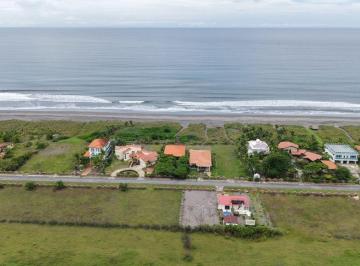 Casa de 3 habitaciones, Alanje · Casa en Venta Frente a La Playa en La Barqueta: 3 Recámaras, 200 m² y Lote de 1,000 m²
