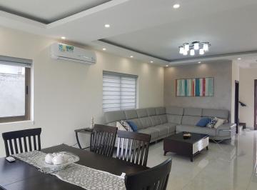 Casa de 4 habitaciones, Panamá · Vendo Casa de 315 m² en Brisas del Golf Royal Village 25 - 9244srz