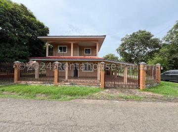 Casa de 3 habitaciones, Panamá · Casa de Esquina en El Cocal, Las Tablas Ys