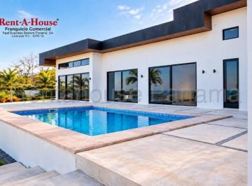 Casa de 4 habitaciones, Panamá · Casa Frente a La Playa en Las Tablas Ys
