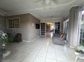 Casa de 3 habitaciones, San Miguelito · Casa en Brisas del Golf en Alquiler