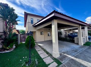 Casa · 219m² · 4 Recámaras · 2 Estacionamientos · Casa en Venta Woodlands Panama Pacifico Unifamiliar