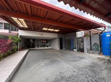 Casa · 341m² · 4 Recámaras · 4 Estacionamientos · Venta Casa en Pueblo Nuevo