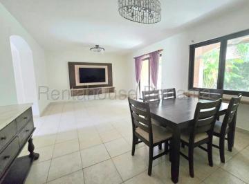 Casa de 4 habitaciones, Panamá · Venta Casa Versalles