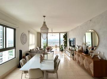 Apartamento de 3 habitaciones, Panamá · Apartamento en Venta en Santa María 215 m²