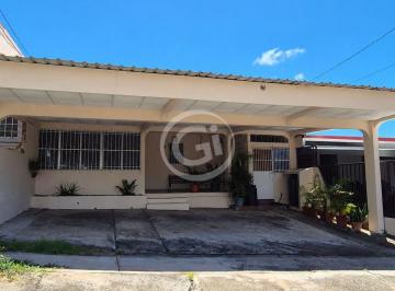 Casa de 3 habitaciones, Panamá · Casa Venta Residencial El Bosque 3 Recámaras Patio 4 Estacionamientos