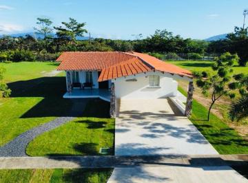 Casa · 230m² · 3 Recámaras · 2 Estacionamientos · Venta de Casa en La Mare en Punta Barco