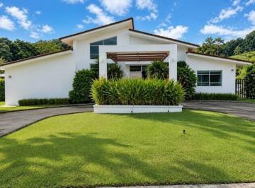 Casa · 220m² · 3 Recámaras · 3 Estacionamientos · Alquilo Casa Club de Golf Coni Ea Blanca y Aires