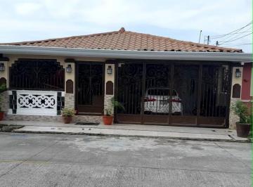 Casa · 210m² · 3 Recámaras · 2 Estacionamientos · Casa en Venta en Praderas de San Lorenzo