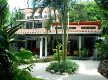 Casa · 380m² · 5 Recámaras · 8 Estacionamientos · En Venta, Villa de Lujo y B&b Premiado en Playa Blanca – $725,000 (Mz)