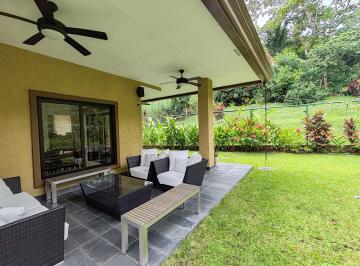 Terraza - Jardín · En Venta Casa en P. H. Embassy Club, Clayton, Panamá.