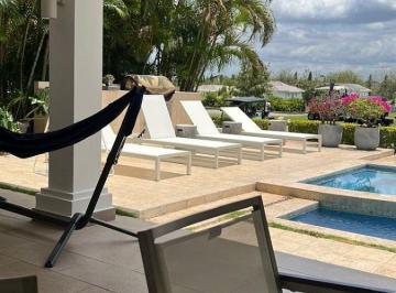 Casa de 4 habitaciones, Playas · Bijao – Frente Al Mar – 282 m² – 725,000