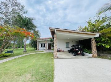 Casa · 279m² · 3 Recámaras · 2 Estacionamientos · Venta de Casa en La Mare Punta Barco