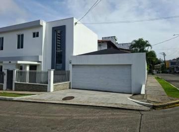 Casa · 175m² · 3 Recámaras · 4 Estacionamientos · Alquiler de Casa en Betania La Alameda