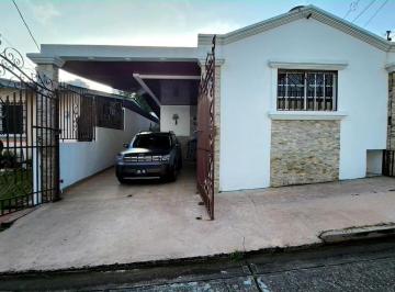 Casa · 285m² · 3 Recámaras · 2 Estacionamientos · Casa en Venta en Villa de Las Fuentes 2