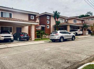 Casa de 3 habitaciones, San Miguelito · Venta de Casa Dúplex con Doble Terraza y Garita de Seguridad – PH Villa Tíber, Brisas del Golf