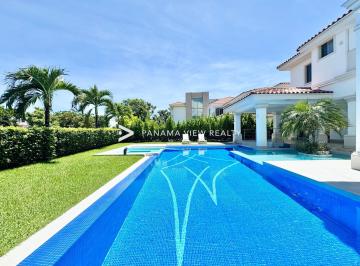 Casa · 650m² · 4 Recámaras · 6 Estacionamientos · Fairway Estates / Santa Maria / Venta o Alquiler
