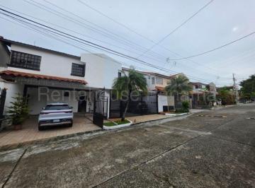 Casa de 3 habitaciones, Panamá · Casa en Venta en Condado del Rey