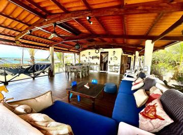 Casa de 4 habitaciones, Santa Isabel · Venta de Casa de Playa Semi - Amoblada Frente Al Mar en Colon | 600 m², 4 Rec.