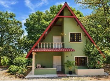 Casa · 120m² · 3 Recámaras · 3 Estacionamientos · Alquilo Cabaña Campestre de 2 Pisos con Piscina, Establos en Gualaca