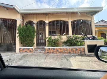 Casa · 120m² · 3 Recámaras · 2 Estacionamientos · Alquilo Casa en Arraijan Green Village