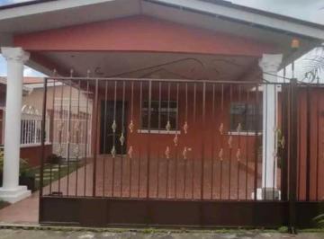 Casa · 260m² · 5 Recámaras · 2 Estacionamientos · Alquilo Casa en Arraijan PH Quintas de Nueva Arrijan