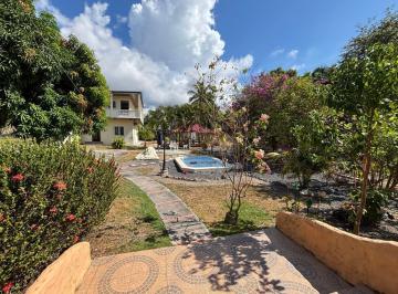 Casa · 400m² · 6 Recámaras · 3 Estacionamientos · Venta de 1 Casa y 2 Apartamentos de Playa en Coronado