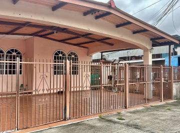 Casa · 450m² · 4 Recámaras · 3 Estacionamientos · Venta de Casa en Parque Lefevre