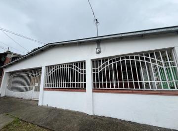 Casa · 247m² · 3 Recámaras · 3 Estacionamientos · Venta o Alquiler de Casa en Ciudad Bolivar
