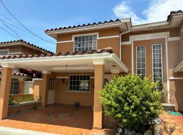 Casa · 170m² · 4 Recámaras · 2 Estacionamientos · Venta de Casa en Condado del Rey