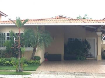 Casa · 280m² · 4 Recámaras · 2 Estacionamientos · Venta de Casa en Brisas del Golf