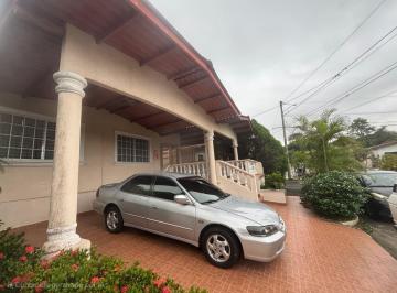 Casa · 260m² · 3 Recámaras · 2 Estacionamientos · Venta de Casa en Brisas del Golf