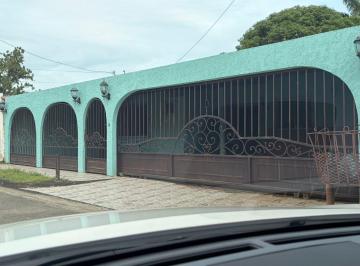 Casa · 280m² · 4 Recámaras · 2 Estacionamientos · Venta de Casa en Chanis