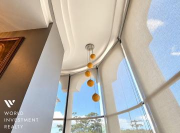 Casa · 631m² · 6 Recámaras · 2 Estacionamientos · Espectacular Casa en Venta con Piscina en Altos de Panama