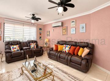 Casa de 4 habitaciones, Panamá · Venta de Casa Dúplex con Línea Blanca en Los Guayacanes Pueblo Nuevo | 570 m², 4 Rec.