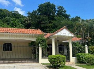 Casa de 4 habitaciones, Panamá · Vive en La Tranquilidad de Una Casa con 4 Recámaras en Alquiler en Albrook