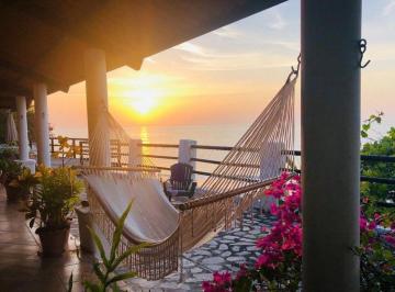 Casa de 4 habitaciones, San Carlos · Playa Corona. 750 m 4r 2b Frente Al Mar $585,000